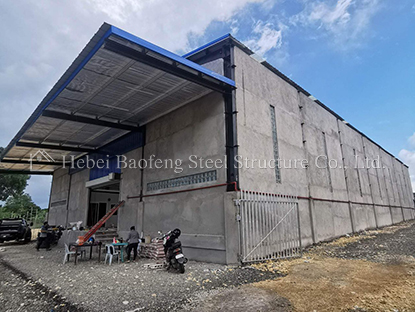 Entrepôt en acier avec mezzanine aux Philippines
    